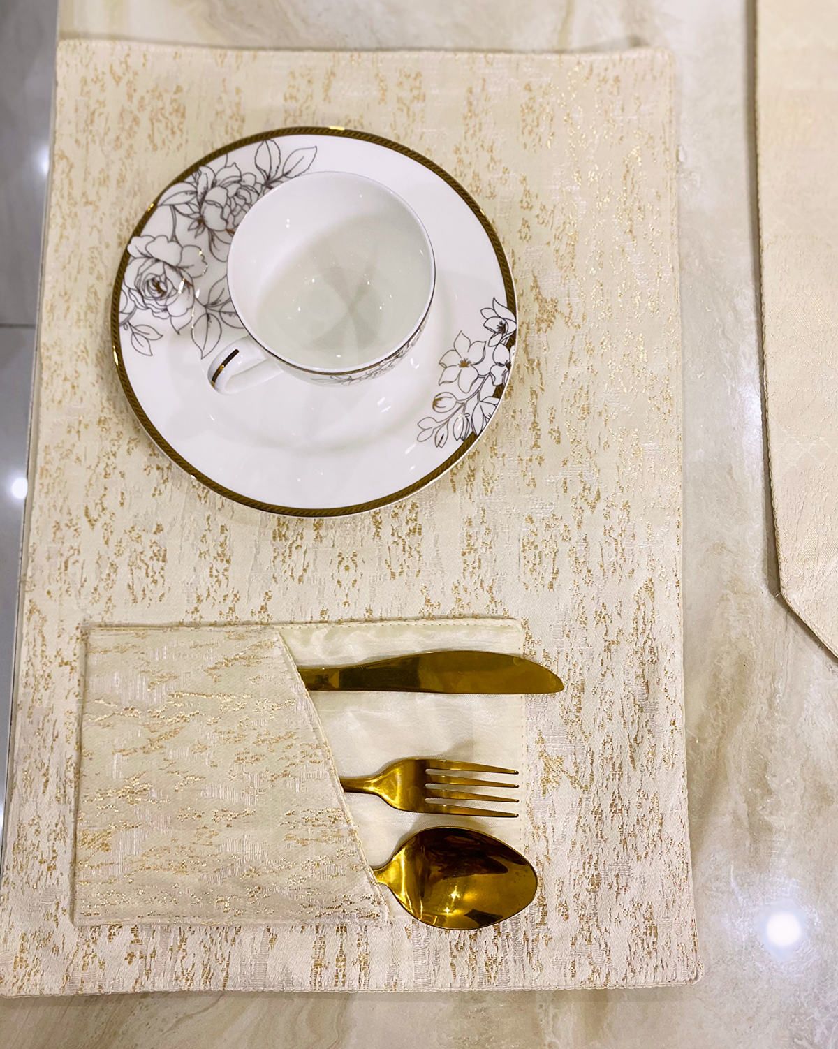 Beige Mats Dining Table Set