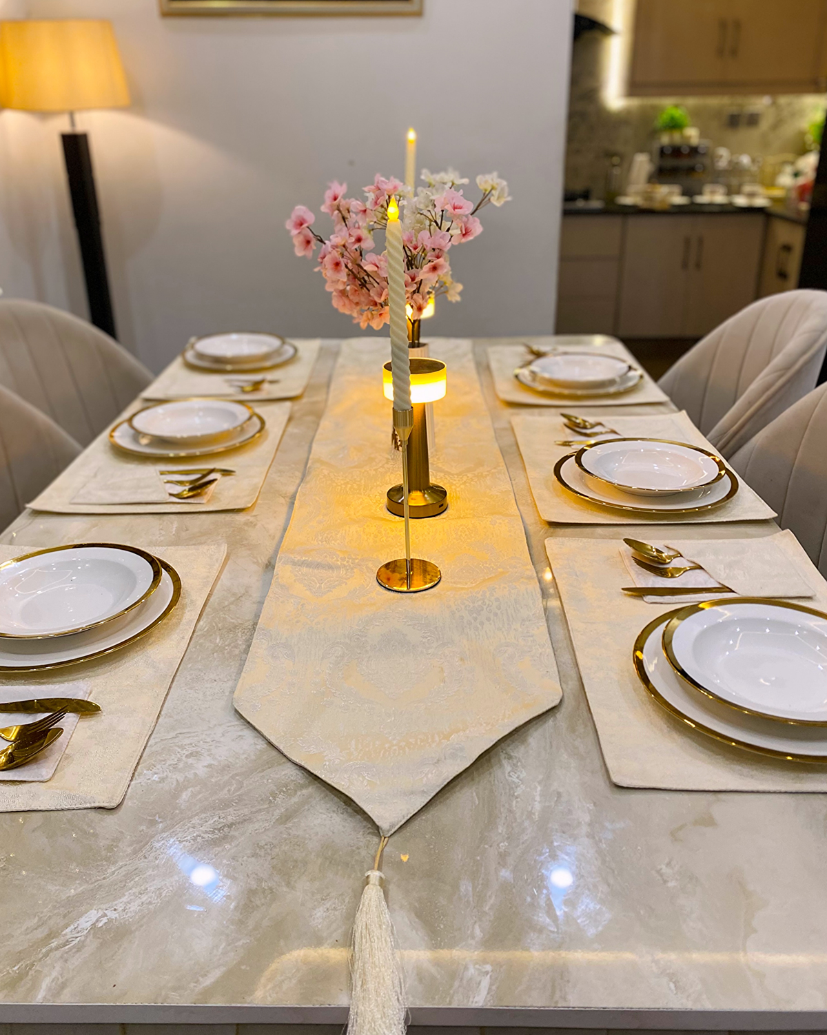 Second Beige Mats Dining Table Set