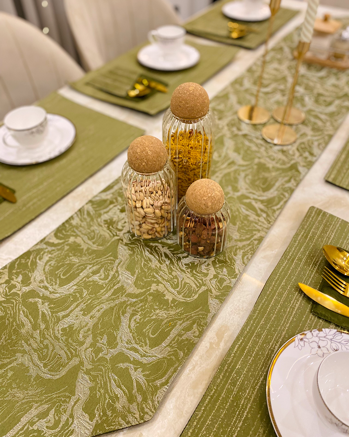Green Mats Dining Table Set