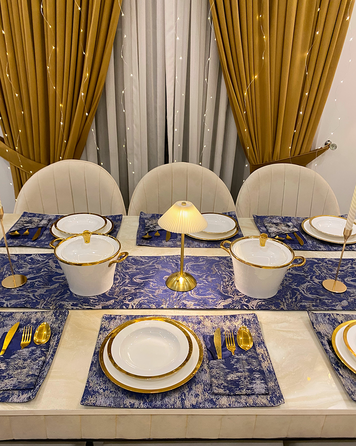 Dark Blue Mats Dining Table Set