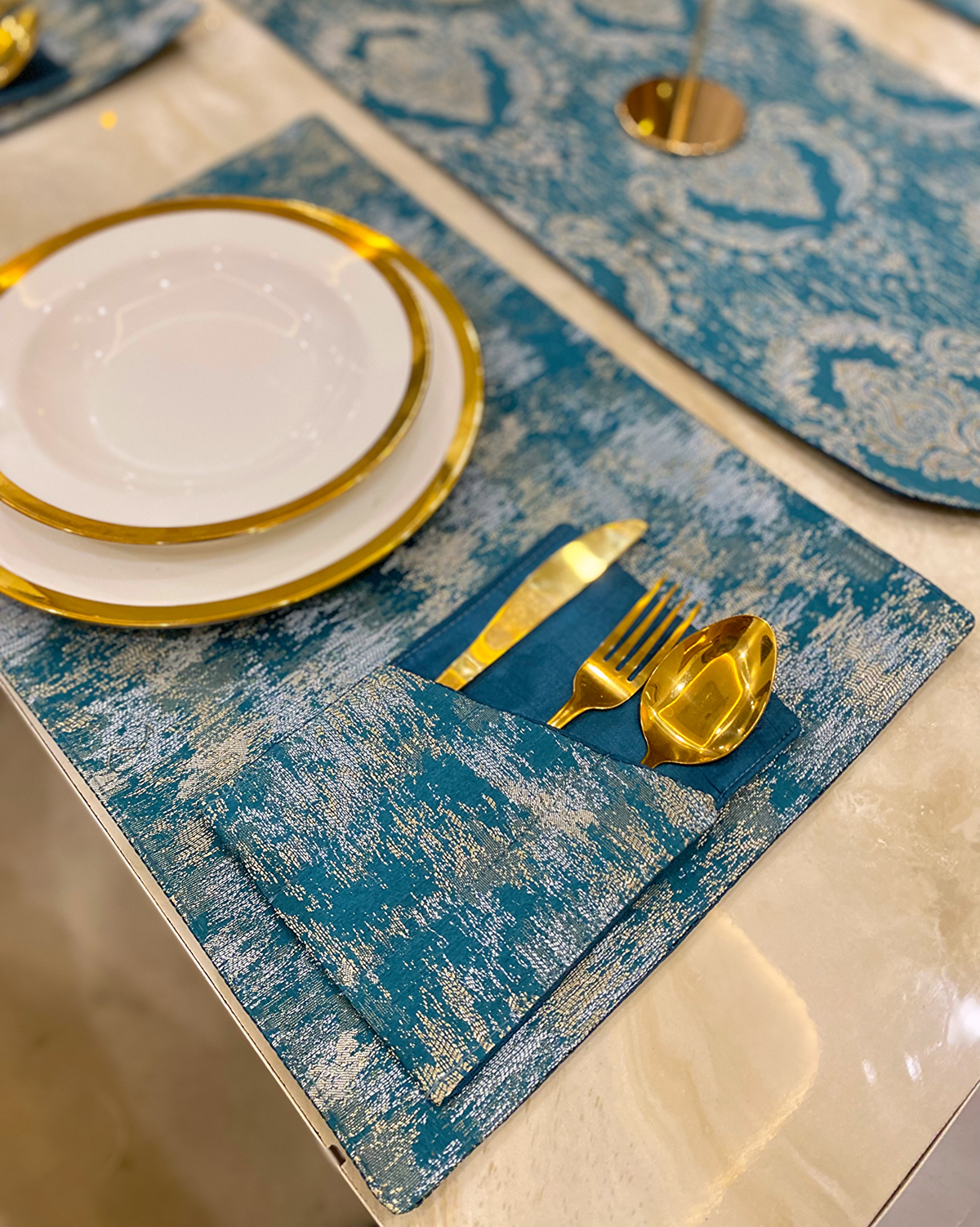 Teal Mats Dining Table Set
