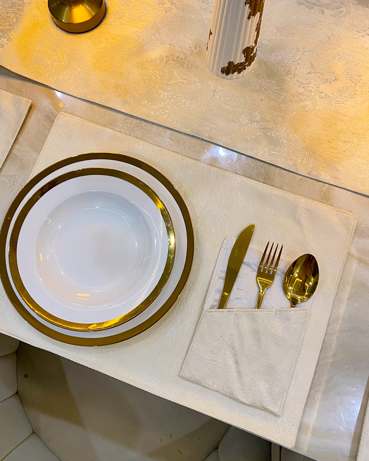 Second Beige Mats Dining Table Set