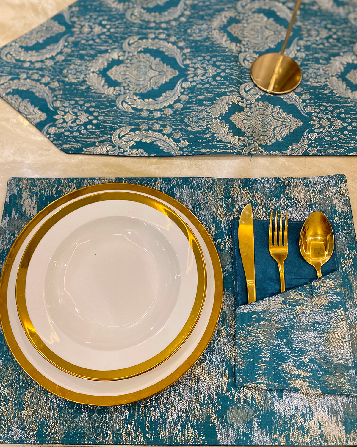 Teal Mats Dining Table Set