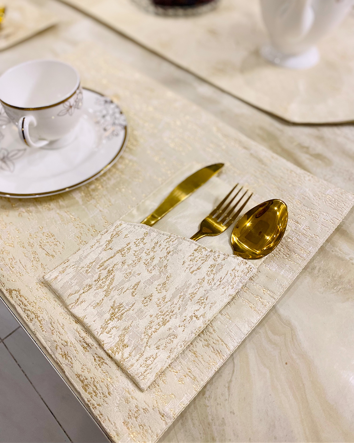 Beige Mats Dining Table Set