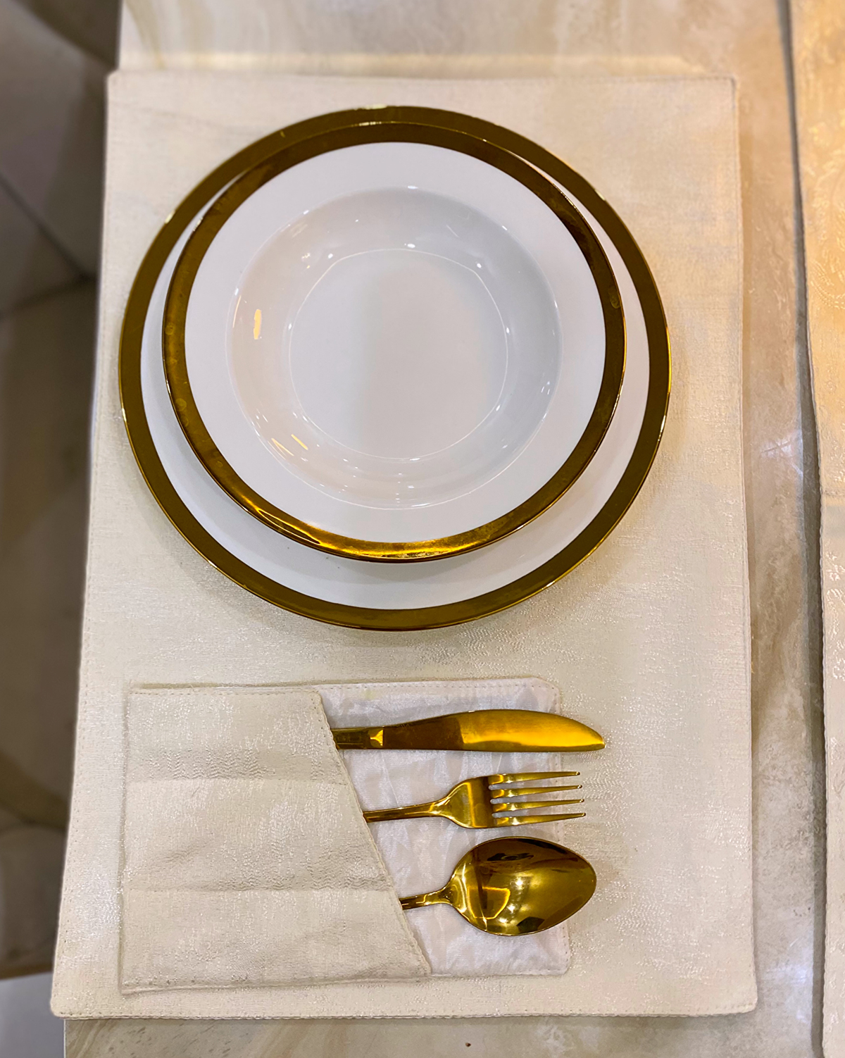 Second Beige Mats Dining Table Set